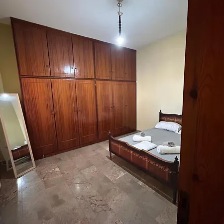 Marble And Wood Retreat Apartment Limniónas