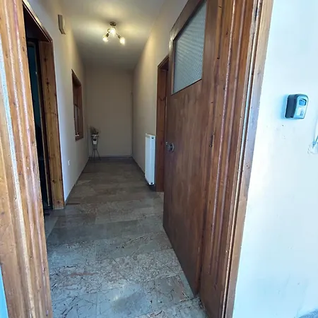 Apartment Marble And Wood Retreat *